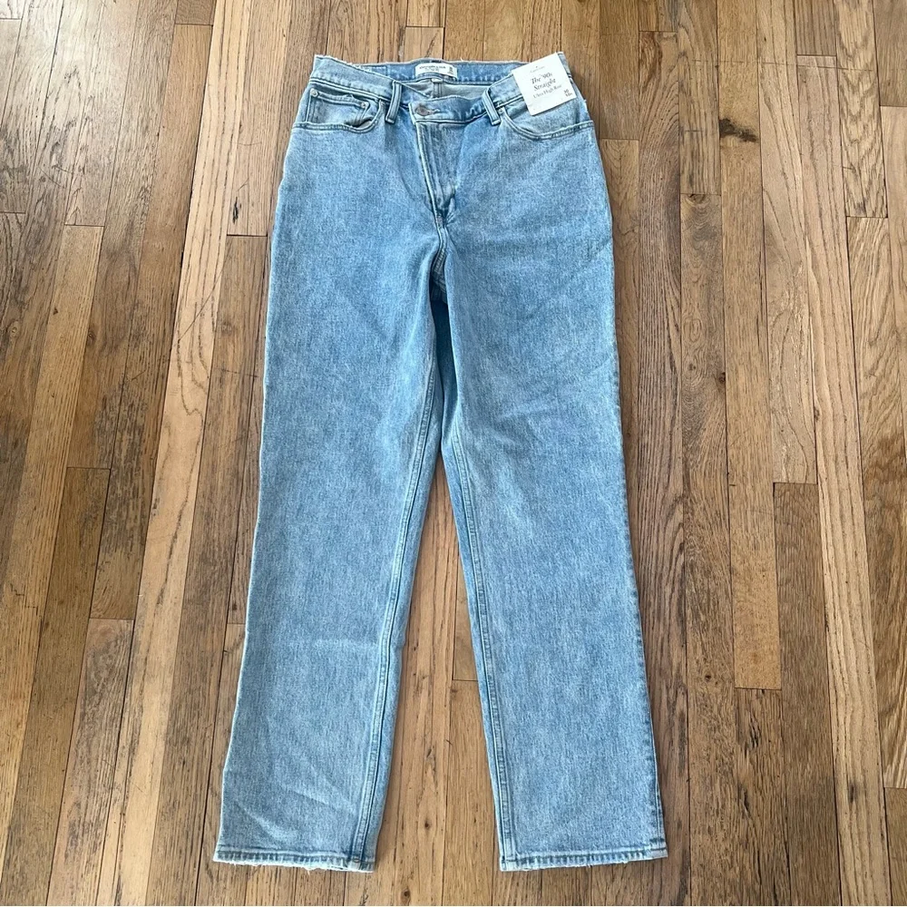 Abercrombie & Fitch Curve Love The ‘90s Straight Light Blue Straight Leg Jeans - Picture 1 of 10